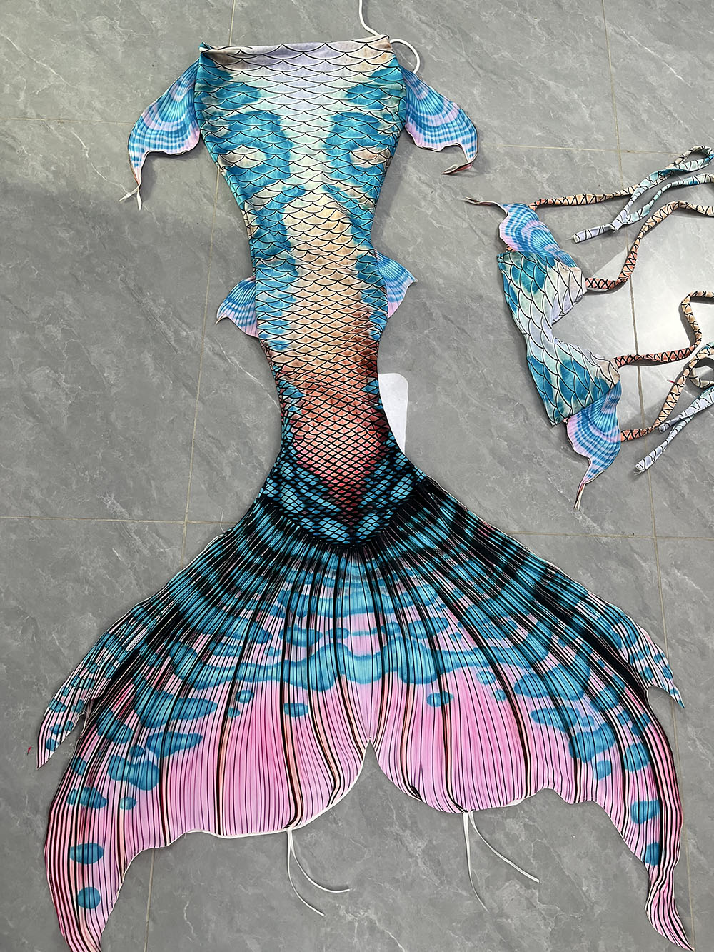 Colorful Dreamy Mermaid Tail A - огляд і ціна Aquarium & Marine Museum Ums