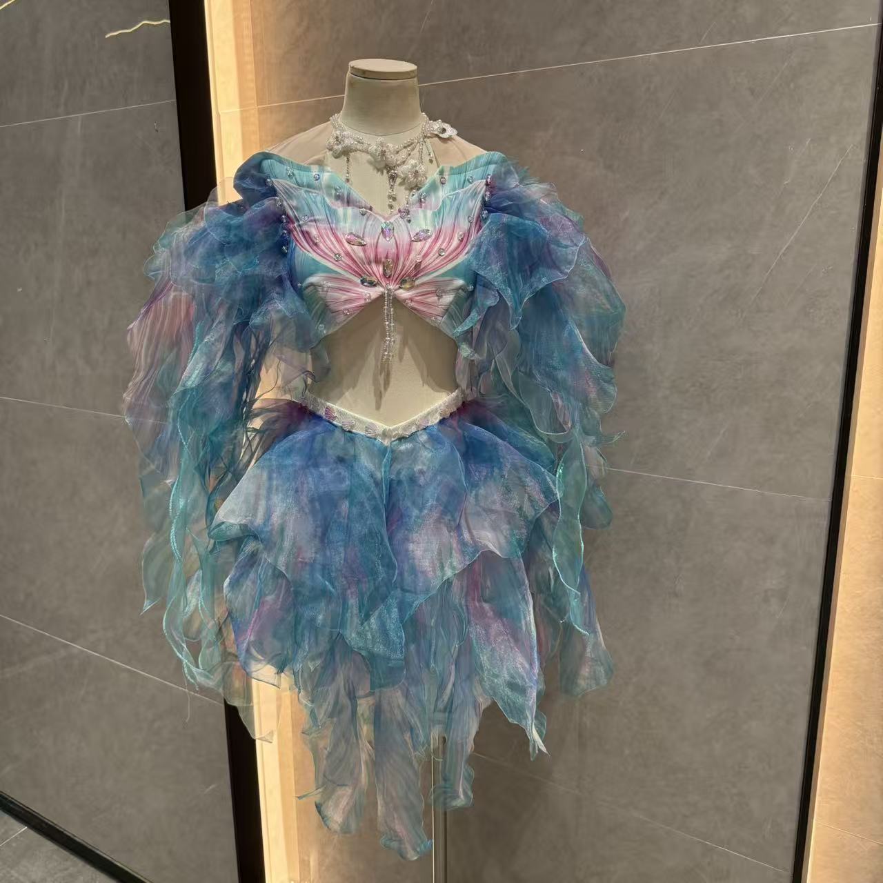 Mermaid Water Dance Skirt Prin - огляд і ціна Aquarium & Marine Museum Ums